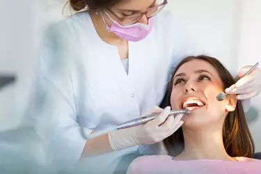 Tooth Extraction in Manesar, Best Dentist for Wisdom Tooth Removal, Dr Twinkle Best Dentist in Manesar, Yashlok Medical Centre, Cost of Teeth Extraction in Manesar, Gurgaon